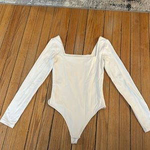 Babaton Contour Squareneck Longsleeve Bodysuit